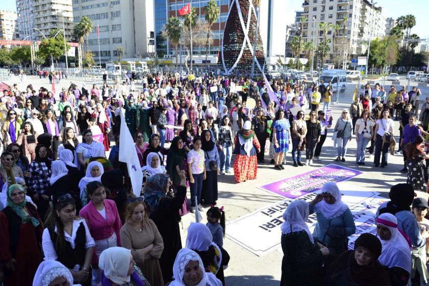 Adana'da 8 Mart Mitingi: Kadınlar “Aile Yılı”na karşı eşitlik ve özgürlük için yürüdü