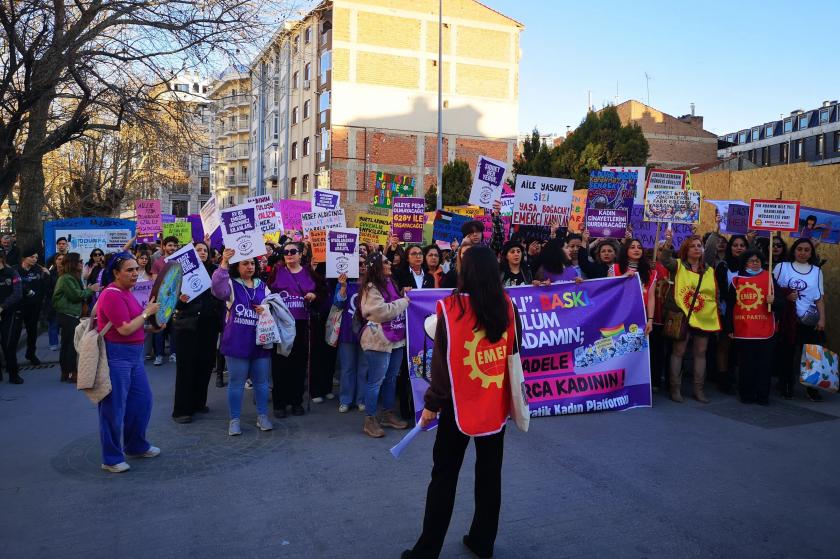 Eskişehir'de kadınlardan 8 Mart yürüyüşü: Hayatlarımızı aileyle sınırlayamazsınız!