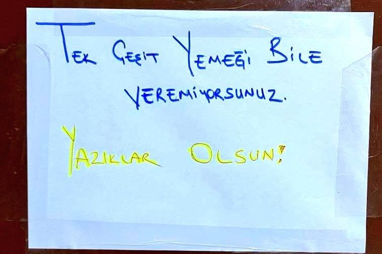 Diyarbakır Selahaddin Eyyubi Erkek KYK Yurdunda yemek protestosu: "Tek çeşit yemeği bile veremiyorsunuz. Yazıklar olsun"