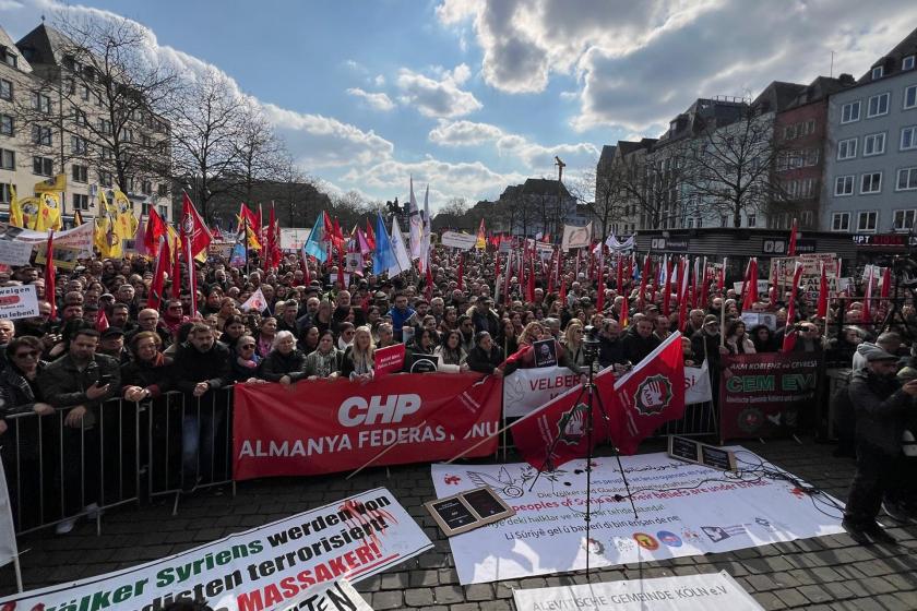 Köln’de 30 bin kişi Suriye’de Alevi soykırımını protesto etti