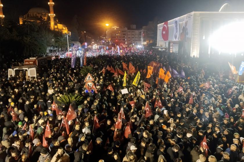 İmamoğlu’nun gözaltına alınması protesto ediliyor: Binlerce kişi Saraçhane'de toplandı