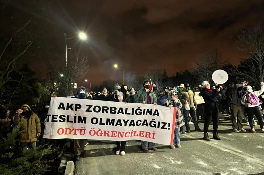 Gözaltıları protesto eden ODTÜ öğrencilerine plastik mermi ile müdahale edildi