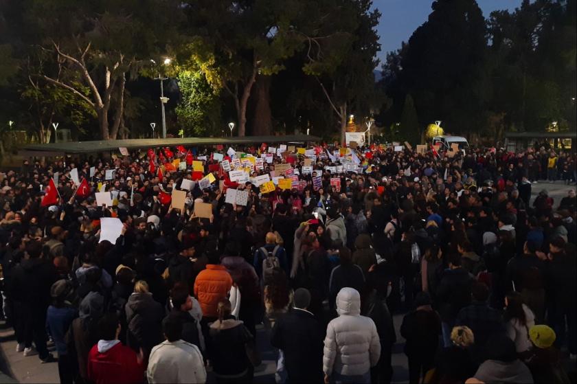 İzmir’de eylemler büyüyor: "Gözaltılar demokrasi mücadelesini durduramaz"