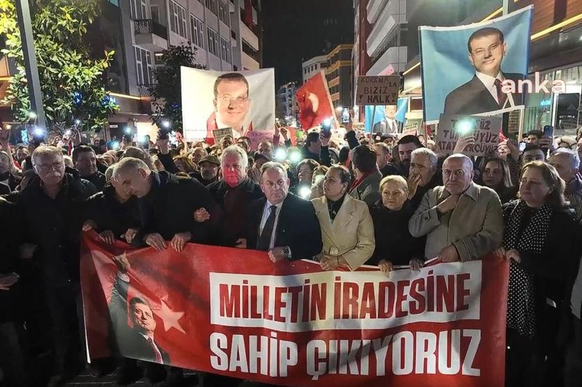 Trabzon'da öğrencilerden İmamoğlu’na destek: “Yılmayın, yıkılmayın, hepimiz seninleyiz”