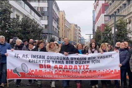 Trabzon'da halk İmamoğlu'nun gözaltına alınmasını protesto etti |Emekten yana bir ülke arzu ediyoruz