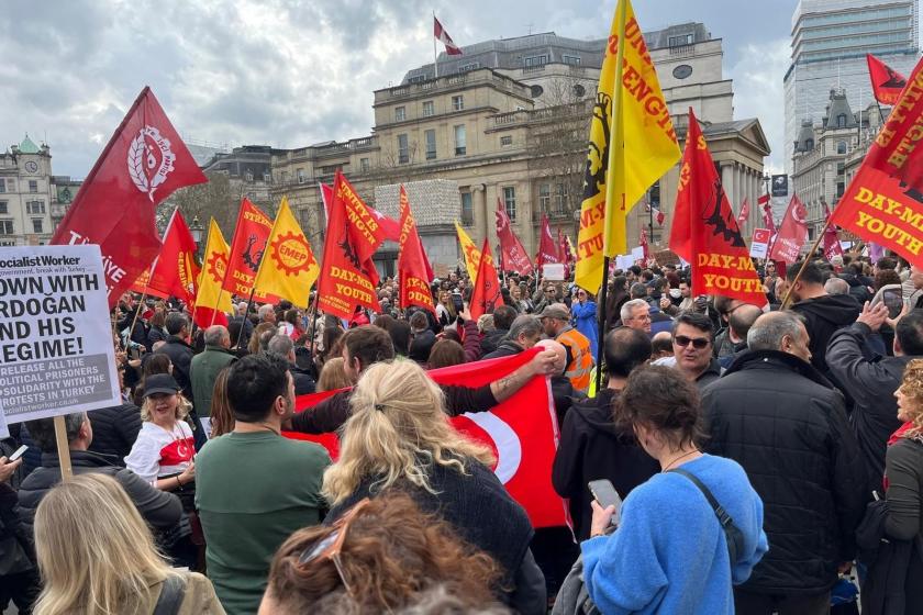 Londra’da binlerce kişi Türkiye’deki gözaltıları protesto etti