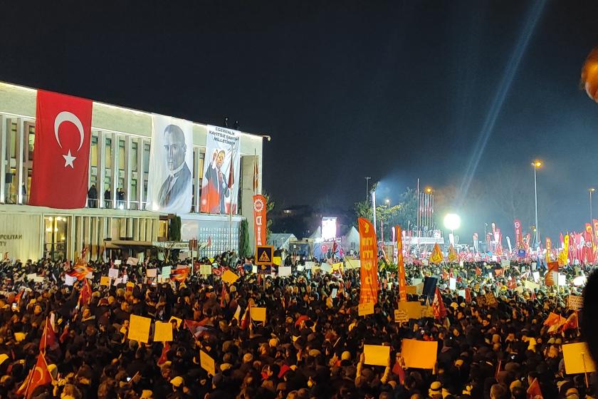 On binlerce kişi Saraçhane'ye yürüyor