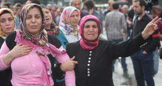 Hiç sönmeyecek bir mumun ateşidir bende...