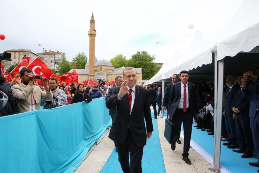 İktidar bloğunda çatlaklar açmanın yolu