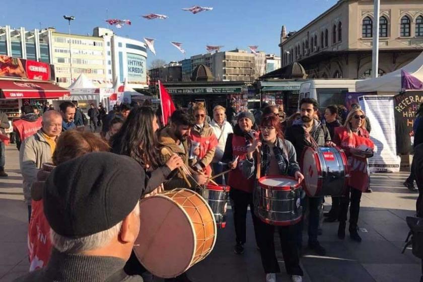 Hayır, ikimiz birden sevinebiliriz, göğe bakalım