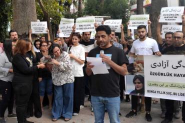 Denizli'de Mahsa Amini eylemlerine katılan İranlılar: Artık rejim değişsin istiyoruz