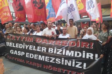 İzmir'de kayyumlara karşı yürüyüş ve basın açıklaması: "Bu rejim darbe rejimidir"