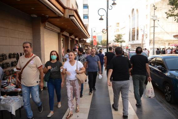 Diyarbakırlı vatandaşlardan Davutoğlu'na tepki: Yaptıklarını ne çabuk unuttu!