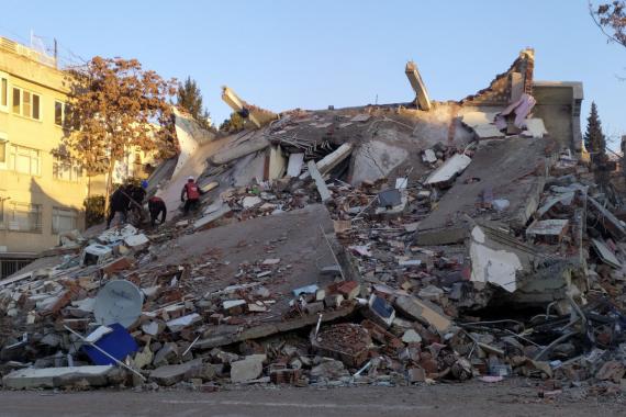 Evrensel deprem bölgesinde