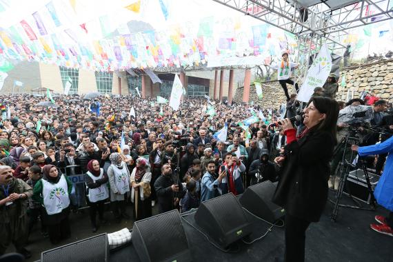 Pervin Buldan Hakkari'de konuştu: AKP-MHP iktidarı parlamentoda tabela partisi haline gelecek