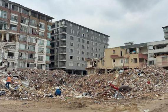 Depremde 140 kişinin öldüğü Elit Apartmanı davasında sanıklara 15’er yıla kadar hapis istendi