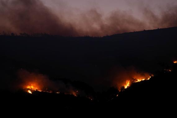 Urla'daki orman yangını 18,5 saat sonra kontrol altına alındı