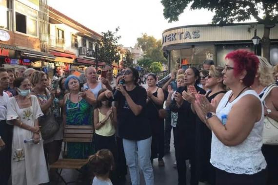 Kuşadası'nda öldürülen Nebahat Yükçü için kadınlar buluştu