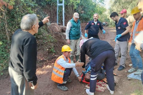 Bursa'da elektrik direğinden düşen işçi Salih Ş. ağır yaralandı