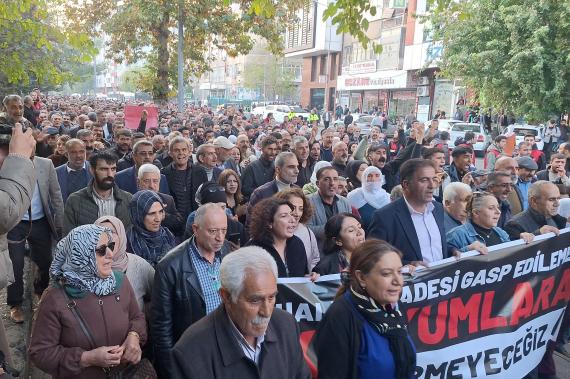 Diyarbakır'da kayyım protestosu: "Geçit vermeyeceğiz"