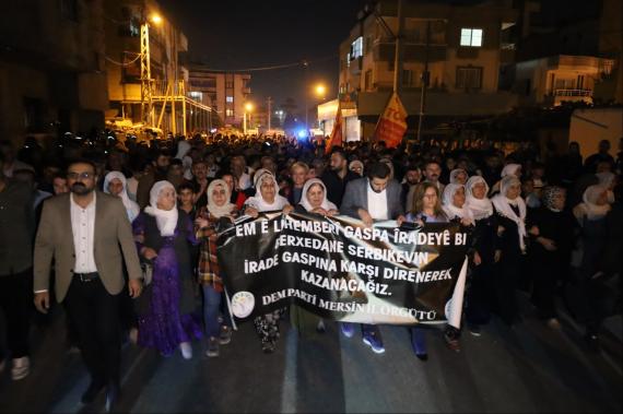 Pek çok kentte kayyım protestoları sürüyor: "Asla geri adım atmayacağız"