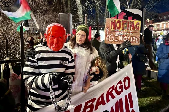 İsveç'te Nobel yemeği sırasında İsrail protesto edildi