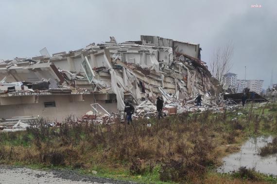 Depremde yıkılan Nilüfer Apartmanı davasında tutuklu sanık kalmadı