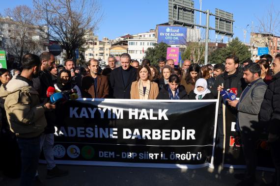 Siirt Belesiyesi önünde kayyım protestosu