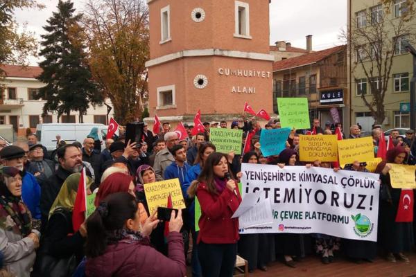 Yöre halkı maden zenginleştirme tesisine karşı eylem yaparken