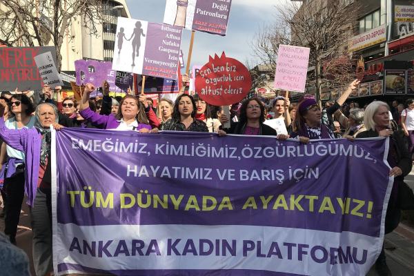 Ankara'da kadınlar talepleri ile alanda