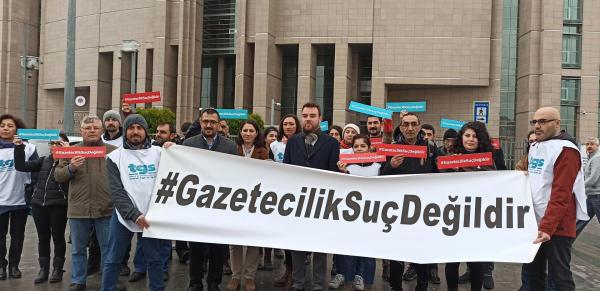 TGS, gazeteciler üzerindeki baskıların son bulması talebiyle İstanbul Adliyesi önünde eylem yaptı.