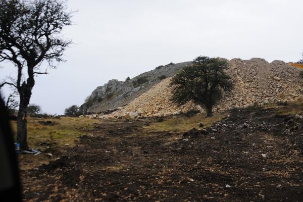 Sakarya Geyve'deki Kılıçkaya Tepesi'nde yapılan rüzgar enerjisi santrallerine karşı yöre halkının tepkisi sürüyor.