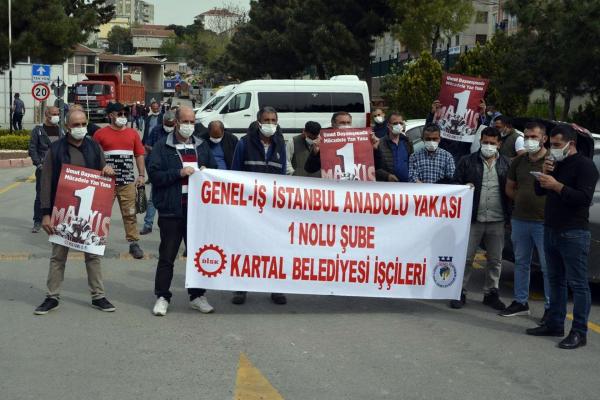 Kartal Belediyesi işçileri iş yerlerinde 1 Mayıs'ı kutladı.