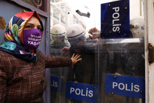 Van'da polis engeli