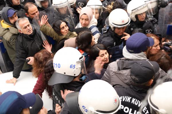 Van'da polis engeli ve darp