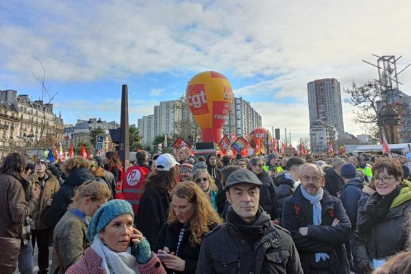 Fransa'da emeklilik düzenlemesine karşı düzenlenen eylem