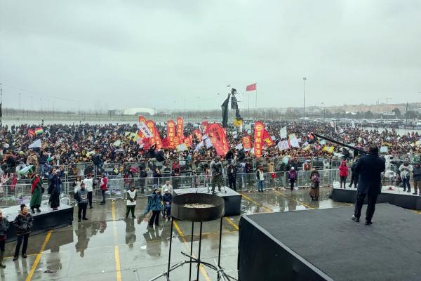 İstanbul'daki Newroz kutlamasında Emek Partisi (EMEP) Genel Başkanı Ercüment Akdeniz konuşmasını yaparken