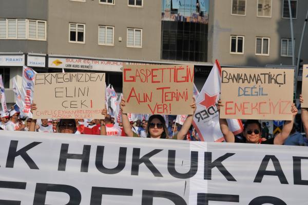 ceyhan belediyesinde işten atılan işçiler 1 mayıs'a katıldı 