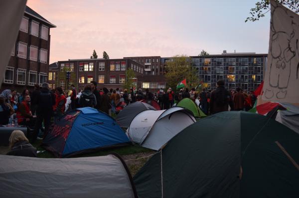 Amsterdam Üniversitesi'nde Filistin'e destek gösterisi