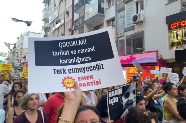 İzmir'de, Narin için yapılan eylem.