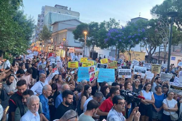 İzmir'de, Narin için yapılan eylem.