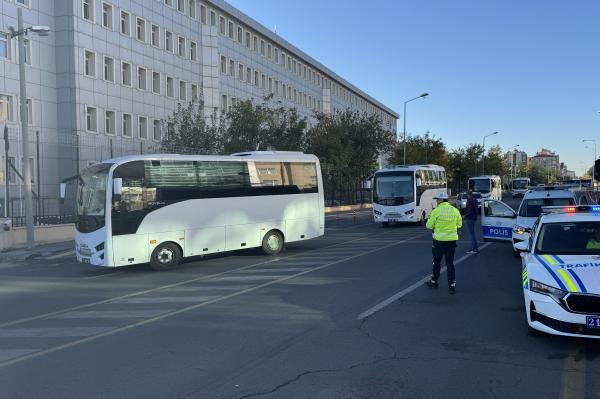 mahkumların taşındığı servis araçları, polis