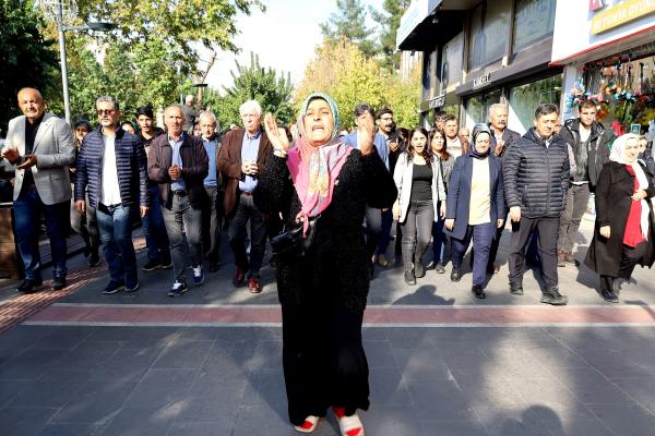 Darbedilen Yusuf Kaya'nın annesi Gülcihan Kaya 