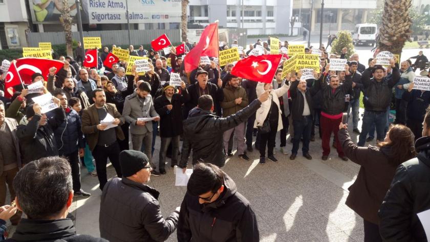 Kapatılan Özkanlar Pazarı esnafı eylem yaptı