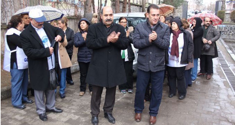 Görev yerleri değiştirilen hemşireler için arkadaşları iş bıraktı