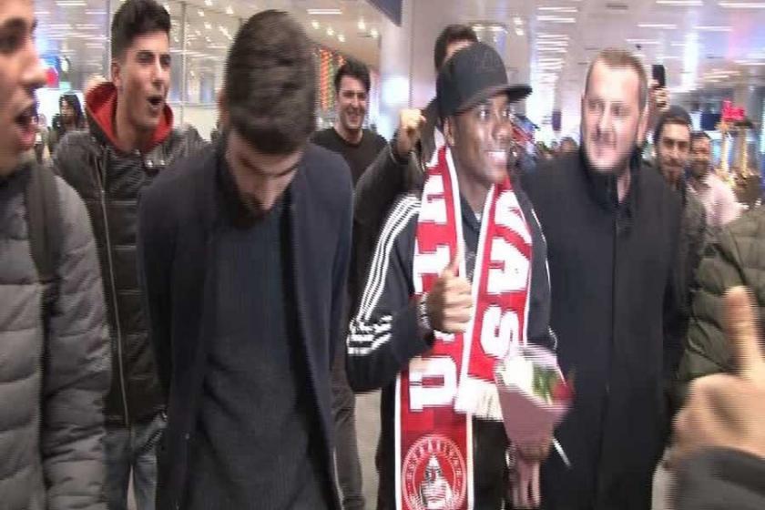 Sivasspor'un prensipte anlaştığı Robinho, İstanbul'a geldi