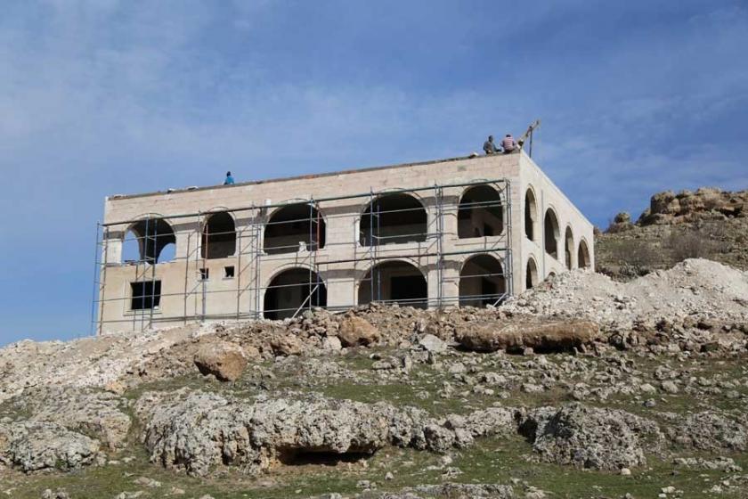 Nusaybin'de Êzîdîlerin taziye evine yıkım kararı