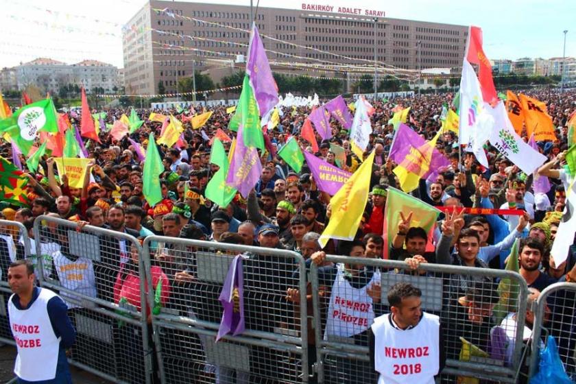 Newroz ateşi pek çok kentte 'halklar kazanacak' şiarıyla yakıldı