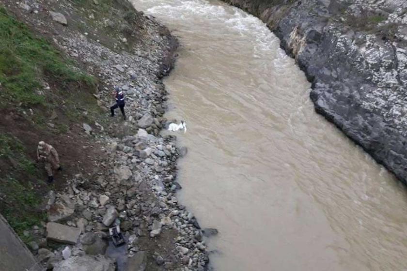 Maçka'da polis otosu dereye uçtu: 1 polis hayatını kaybetti