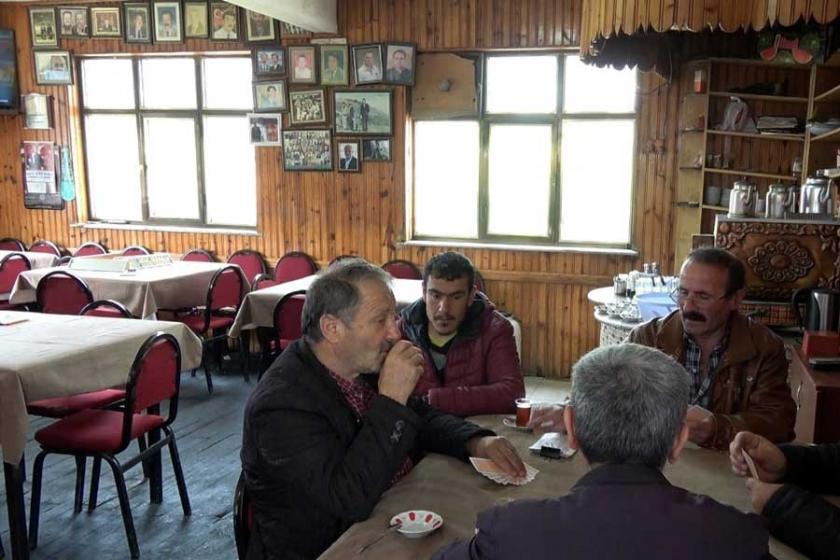 Kanserden ölenlerin fotoğrafını astıkları kahvede yer kalmadı